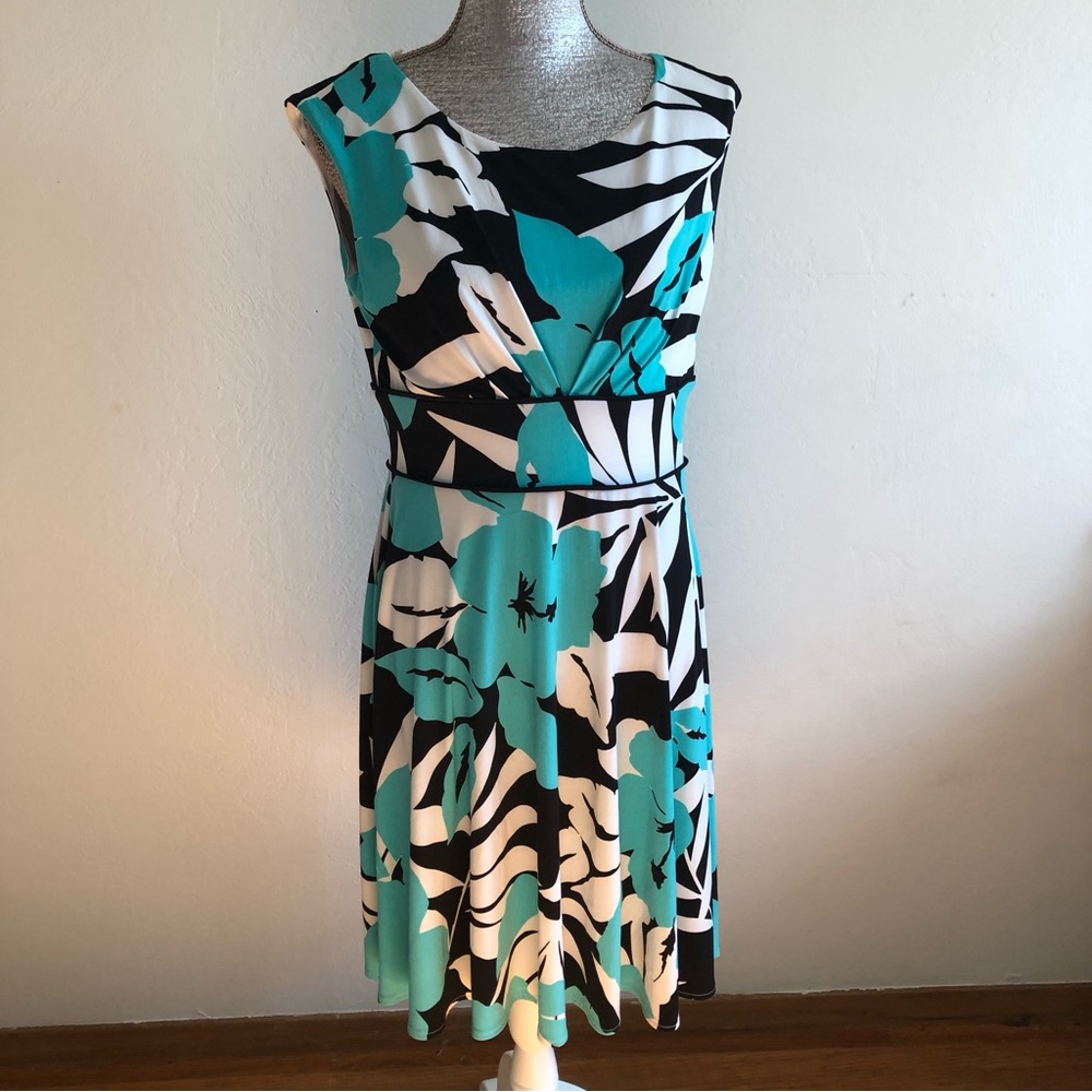 Dressbarn sleeveless floral size 8 dress